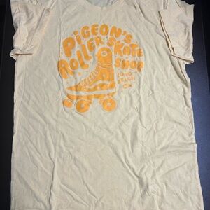 Pigeon’s Roller Skate Shop T-Shirt Size Medium Yellow 100% Cotton Short Sleeve